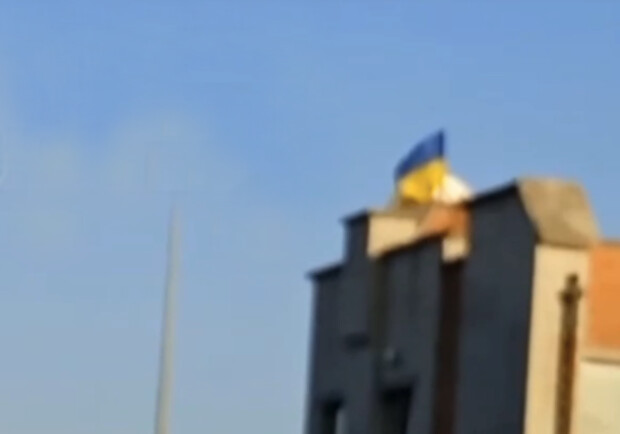 В оккупированном Бердянске повесили украинский флаг 