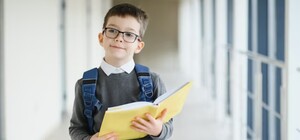 В учебных заведениях Днепра начали выдавать ученические билеты