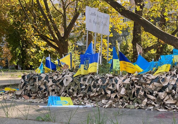 В центре Запорожья вандалы повредили место памяти украинских военных. 