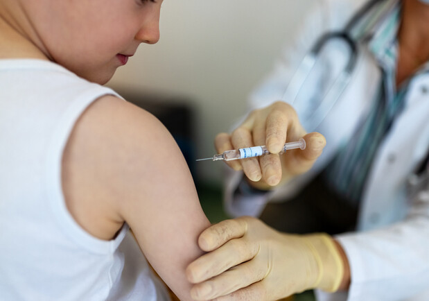 МОЗ призывает вакцинироваться от кори: как узнать, делали ли уже прививку -
