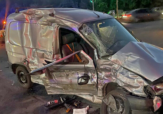У Запоріжжі сталася ДТП: водій загинув, пасажирка – у лікарні 