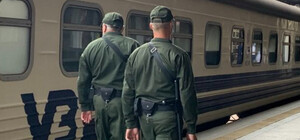 Два пассажирских поезда из Запорожья будет сопровождать военизированная охрана