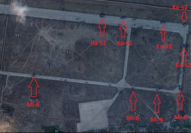 На супутникових знімках видно, скільки гелікоптерів постраждало від удару по Бердянську 