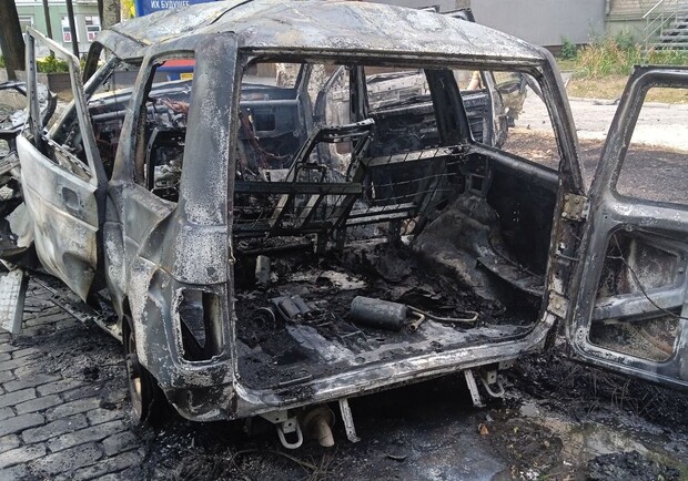 В Бердянске взорвали машину русского военнослужащего. 