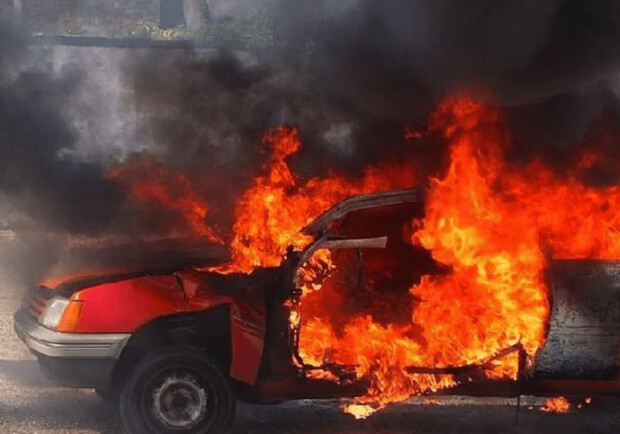В оккупированном Бердянске взорвали автомобиль с сотрудниками ФСБ. 