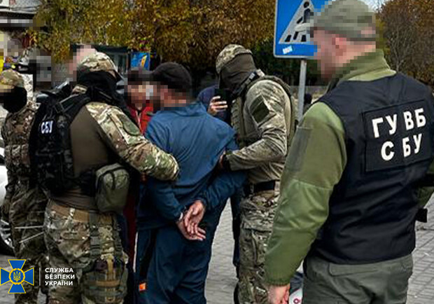 В Запорожье задержан агент РФ, который устанавливал скрытые камеры для наблюдения за техникой ВСУ. 