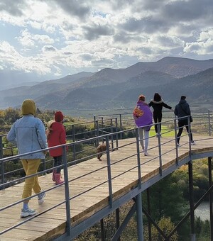 На Львівщині відкрили оглядовий майданчик із панорамою на Карпати і меандр 