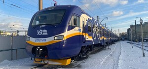 Порти для зарядки гаджетів і місця для велосипедів: з Дніпра запустять оновлену електричку (фото)