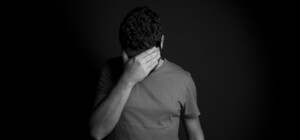 У Запоріжжі поліцейські врятували чоловіка, який хотів вкоротити собі віку