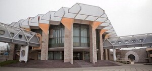 На восстановление роддома: В Днепре театр собирает средства