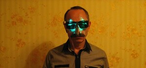 Ученый предлагает сохранить молодость с помощью очков, минивибратора и насосника с аппликатором