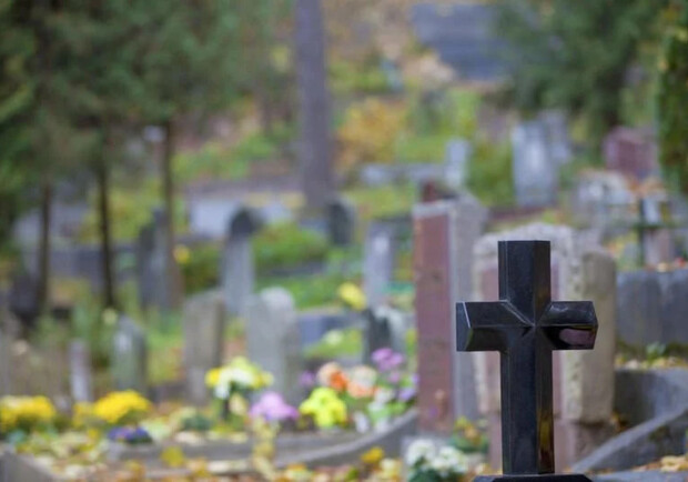 Запорожцев попросили в поминальные дни не ходить на кладбища. 