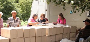 Тушковане м'ясо, каші та галетне печиво. У Дніпрі ВПО щомісячно отримують безкоштовні набори продуктів харчування