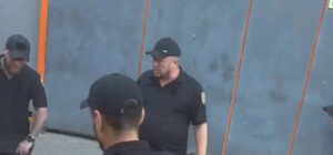 Возле Привоза люди в тактической одежде побили мужчину: что говорят в полиции