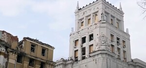 На здании Харьковской мэрии демонтируют советскую символику