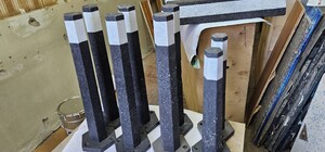 В Одессе впервые в Украине установили антипарковые столбики, которые сделали из пластика