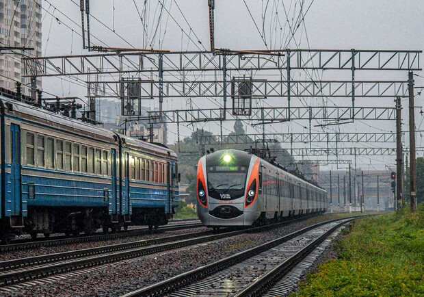 У Запоріжжі затримують потяги через знеструмлення. 