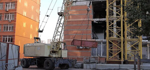 Как восстанавливают многоэтажку на Средней, поврежденный в результате российской атаки