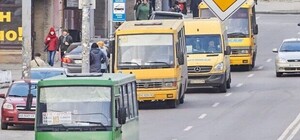 У Дніпрі хлопець заліз під сидіння в маршрутці й налякав пасажирів