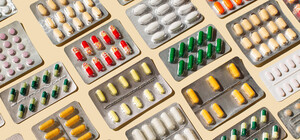 Зеленський підписав указ про зниження цін на ліки: чого очікувати