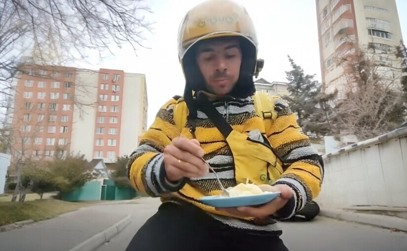 Опасные трюки курьера Glovo вызвали волну негодования в Киеве