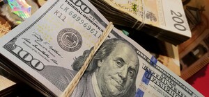 Курс валют в Україні 6 квітня 2025 року: скільки коштує долар та євро