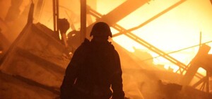 Масштабна пожежа після ракетного удару в Дніпрі: 1 загиблий, 9 постраждалих