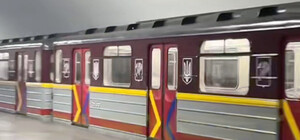 С гербами и желтыми полосками: в метро Харькова тестируют поезд с новой расцветкой — сети