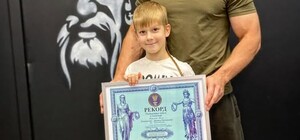 8-летний мальчик из Днепра установил рекорд Украины за самую длинную косу