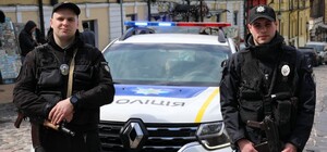 Поліцейські завадили водієві підмінити біологічну речовину водою у туалеті у Львові