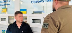 В Одесской области разоблачили четырех инспекторов таможни: брали взятки за беспрепятственную перевозку товаров