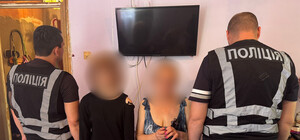 В Одессе 13-летняя девочка и ее мать уничтожили военный эвакуационный автомобиль