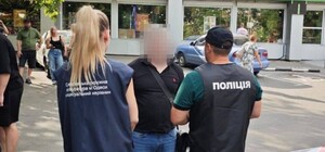 Вимагав гроші за дозвіл на торгівлю біля моря: посадовець Одеської міськради спіймався на хабарі