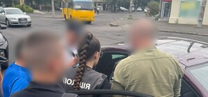 Вимагав 2 700 доларів за дозвіл на торгівлю: посадовець КП Одеської міськради спіймався на хабарі