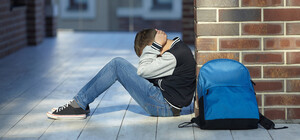 Сняли трусы и снимали на видео: в Запорожье полиция ищет подростков, избивших сверстника