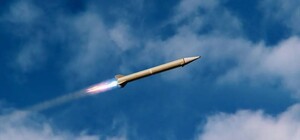 В Днепре баллистическая ракета попала по городу: есть пострадавший и пожар