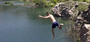 У Старих Кодаках хлопець розбився під час стрибка у кар’єр