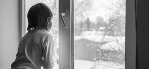 В Одессе двухлетний ребенок выпал из окна многоэтажки: полиция выясняет обстоятельства