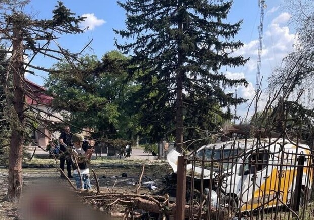 Россия сбросила авиабомбу во время выдачи пенсий в Донецкой области: более 20 погибших гражданских. 