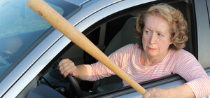 Получи ответ: можно ли в Украине возить в багажнике биту или дубинку