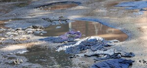 В Днепре дорога на жилмассиве Тополь-3 превратилась в полосу препятствий