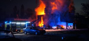 Массированная атака на Запорожье: погибли три человека, десятки домов разрушены