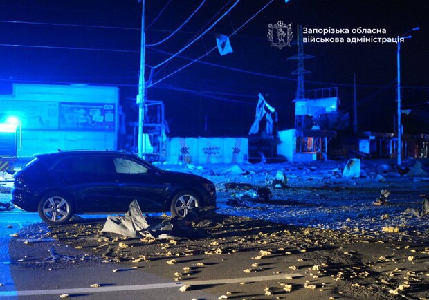 Последствия атаки РФ по Запорожью в ночь на 26 сентября. 