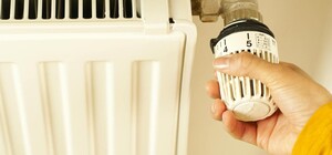 Кияни у зруйнованих обстрілами будинках можуть залишитися без тепла цієї зими — експерт