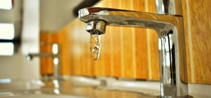 В Самарском районе Днепра должникам будут отключать воду: адреса и советы