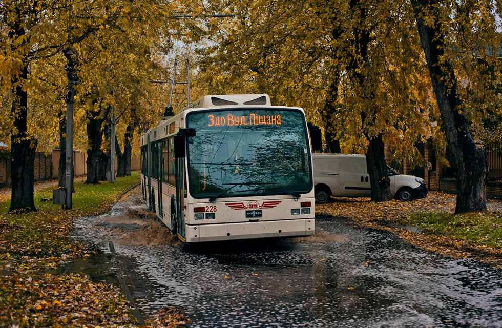 Как сейчас ходит коммунальный транспорт в Запорожье во время отключения света. 