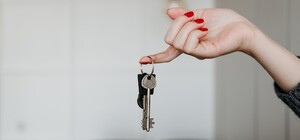 Ждала более полувека: в Одессе женщина получила квартиру