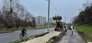 На вулиці Чукаріна будують велодоріжку 