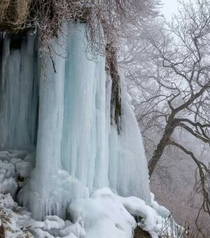 У Львівській області замерзли водоспади: три неймовірні локації 