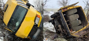 На Одещині автобус упав у кювет: постраждали пасажири